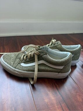 Women's  Low-Top vans in Metallic Gold with White Stripe